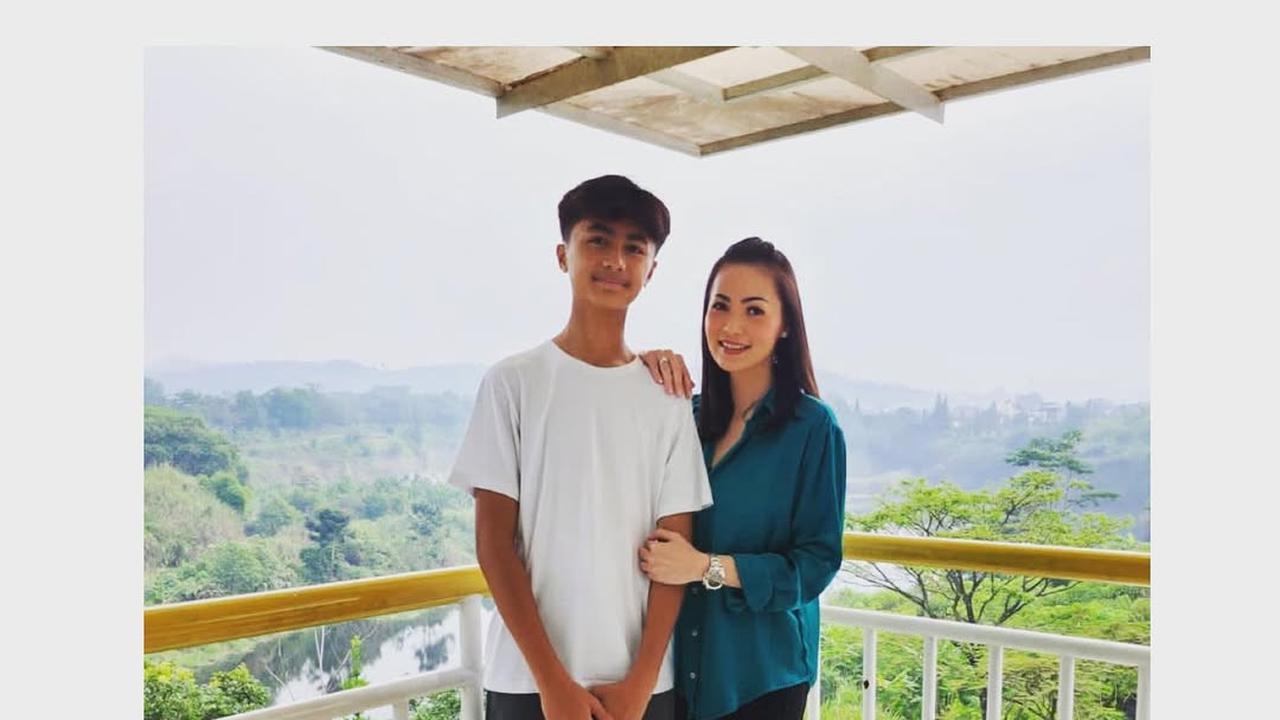 Potret Kebersamaan Christy Jusung Bareng Sang Anak, Netizen Salfok Mirip Banget sama Hengky Kurniawan