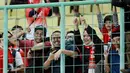 <p>Sejumlah suporter memberi dukungan saat Timnas Indonesia U-19 melawan Brunei Darussalam pada laga kedua Grup A Piala AFF U-19 2022 di Stadion Patriot Candrabhaga, Bekasi, Senin (4/7/2022). (Bola.com/M Iqbal Ichsan)</p>