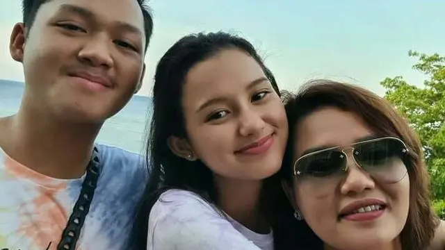 6 Potret Kebersamaan Azriel Hermansah Bareng Keluarga Sarah Menzel, Makin Akrab