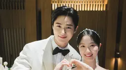Lovely Runner memiliki akhir cerita yang bahagia. Sun Jae dan Im Sol bersatu dalam pernikahan. (Foto: Instagram/ tvn_drama)