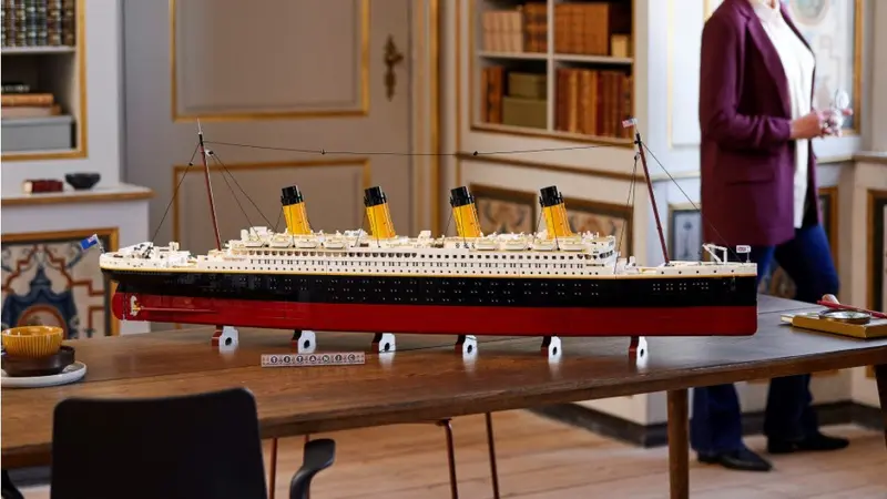Lego Luncurkan Replika Kapal Titanic, Diklaim Jadi Set Balok Terbesar di Dunia