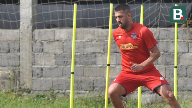 Bek Arema FC, Caio Ruan.