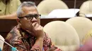 Ekspresi Ketua KPU Arief Budiman saat rapat dengar pendapat dengan Komisi II DPR di Jakarta, Selasa (13/3). Hal yang dihahas di antaranya aturan pasangan capres dan regulasi untuk mengantisipasi calon tunggal di Pilpres 2019. (Liputan6.com/JohanTallo)