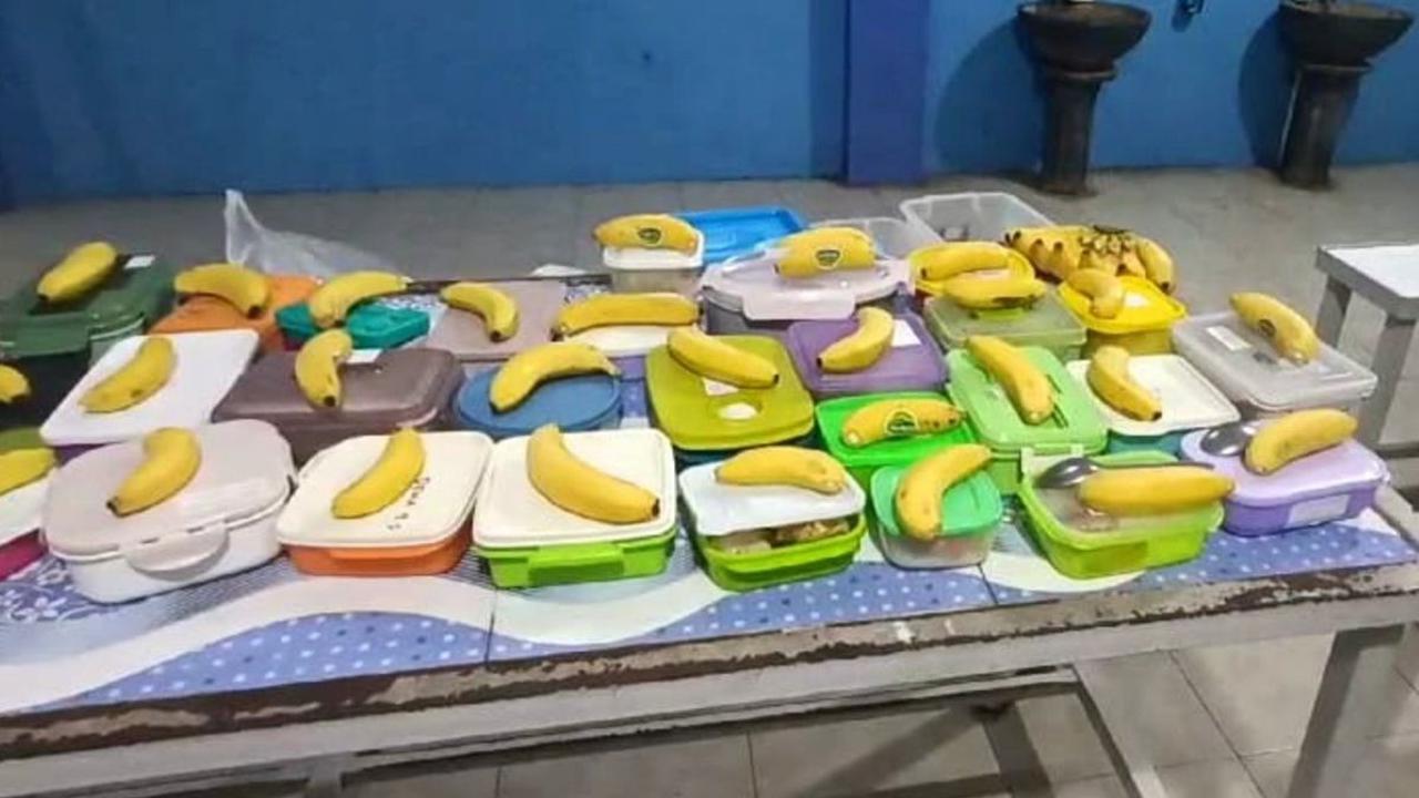 "Belum apa-apa, belum selesai pemilu sudah ada hal yang berkaitan dengan makan siang gratis masuk di dalam Dana BOS, kan repot kita memperdebatkan dan mempertanggungjawabkan seperti ini,"<br>