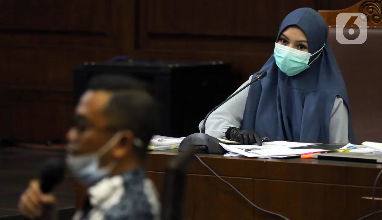 Terdakwa suap dan tindak pidana pencucian uang terkait pengurusan fatwa Mahkamah Agung untuk Djoko S Tjandra, Pinangki Sirna Malasari saat sidang di Pengadilan Tipikor Jakarta, Senin (7/12/2020). Sidang mendengar keterangan saksi, salah satunya Andi Irfan Jaya. (Liputan6.com/Helmi Fithriansyah)
