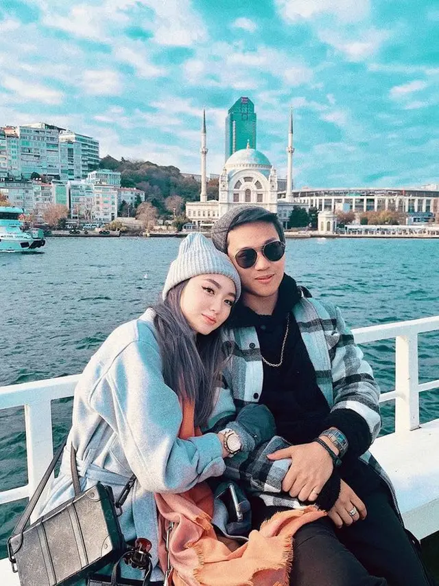 6 Potret Vanessa Khong Tunangan Indra Kenz, Ikut Terseret Kasus Penipuan