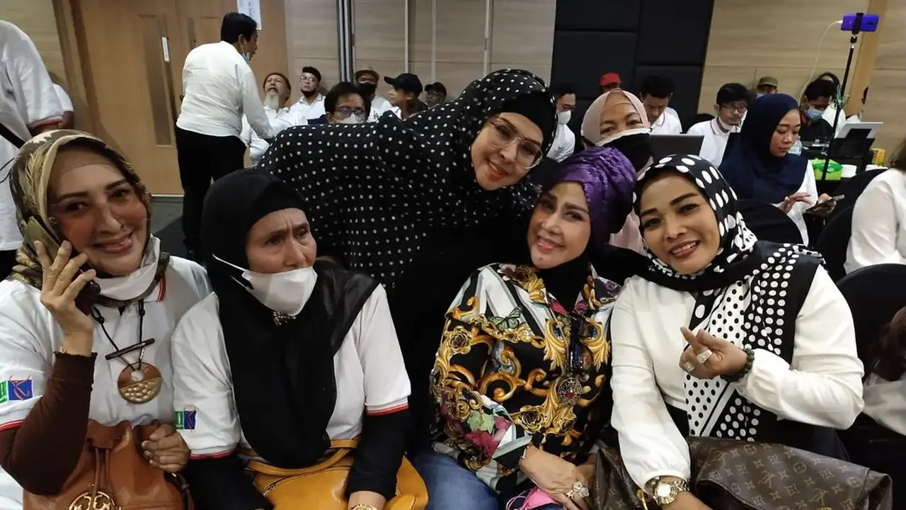 Elvy Sukaesih Bareng Penyanyi Dangdut Senior
