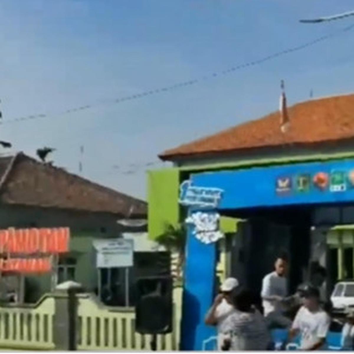 Heboh Kampanye Paslon Bupati Rembang Nekat Gelar Konser Dadakan di Depan Puskesmas, Endingnya Kena Semprot Bawaslu