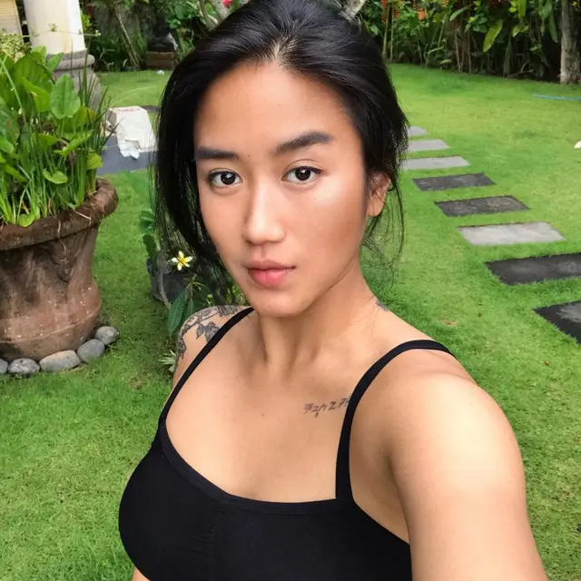 6 Potret Chef Renatta Tampil Tanpa Makeup, Dipuji Tetap Memesona
