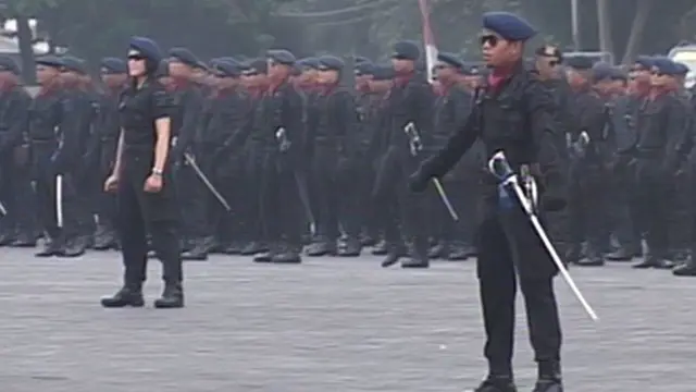 Ratusan Anggota Brimob Joget 'Gangnam Style' di Depan Kapolri