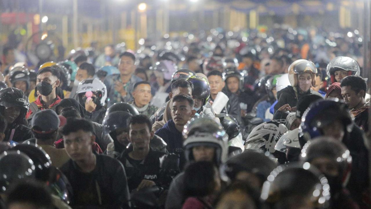 Antrean Pemudik Motor Padati Pelabuhan Ciwandan Banten