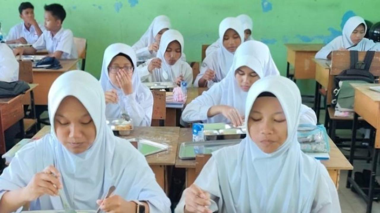 Baru 4 dari 7 Daerah, Kemenag Kepri Salurkan Program Makan Bergizi Gratis Madrasah ke Ribuan Siswa