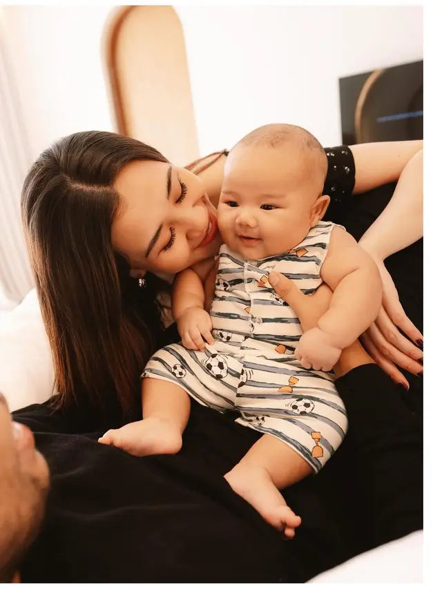 7 Potret Wajah Baby Arash, Diungkap Aaliyah dan Thariq Halilintar di Usia 3 Bulan
