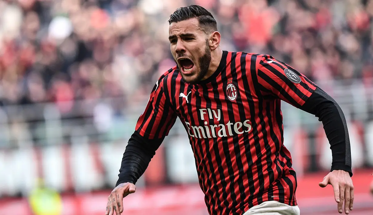 2. Theo Hernandez - Hernandez menjadi motor dan andalan sebagai bek sayap AC Milan pada musim ini. Pemain berusaia 23 tahun ini memiliki kelebihan dalam menerobos lini pertahan lawan dan menjadi bek sayap berprospek cerah saat ini. (AFP/Marco Bertorello)