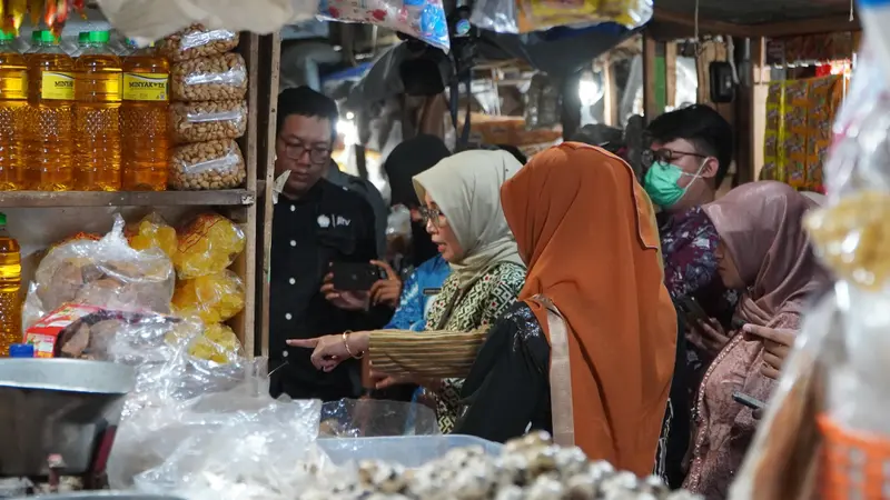 Pemkab Gunungkiduli bersama Tim Pengendali Inflasi Daerah tinjau harg pasar jelang Nataru