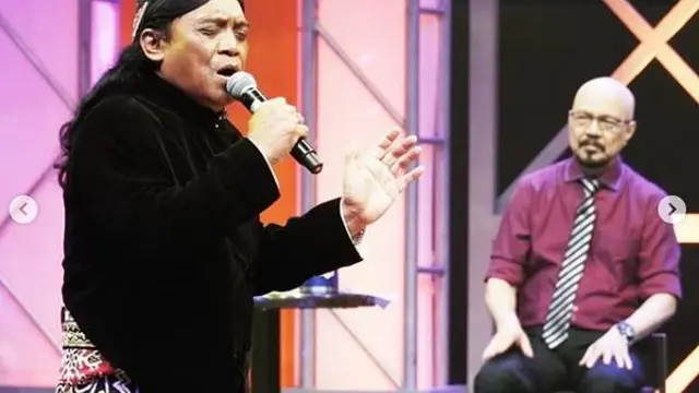 Didi Kempot Meninggal Dunia, Simak 5 Tampilannya Saat Manggung Kenakan Beskap