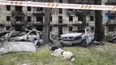 <p>Sementara pada Selasa dini hari, sirene serangan udara meraung di seluruh Ukraina. Pejabat militer Ukraina mengatakan pasukan pertahanan udaranya berhasil menghancurkan rudal Rusia yang menargetkan ibu kota Ukraina, Kiev. (AP Photo/Andriy Dubchak)</p>