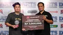 Pemain Darts, Tirta Suparjo memenangkan turnamen Darts National Competition series 2 yang berlangsung di Sedayu City, Jakarta, Minggu (28/04/2024). Tirta berhasil mempertahankan gelar juara setelah menang atas Haji Suwendi dengan skor 3-1. (Bola.com/Revi Muzaki)