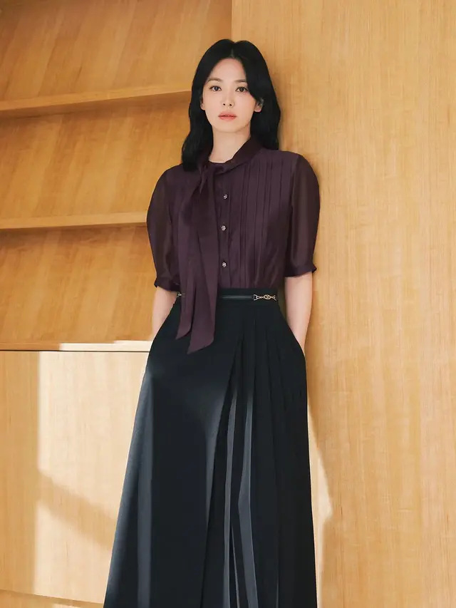Potret Menawan Song Hye-Kyo, Tampil Anggun dengan Gaya Fashion yang Simpel
