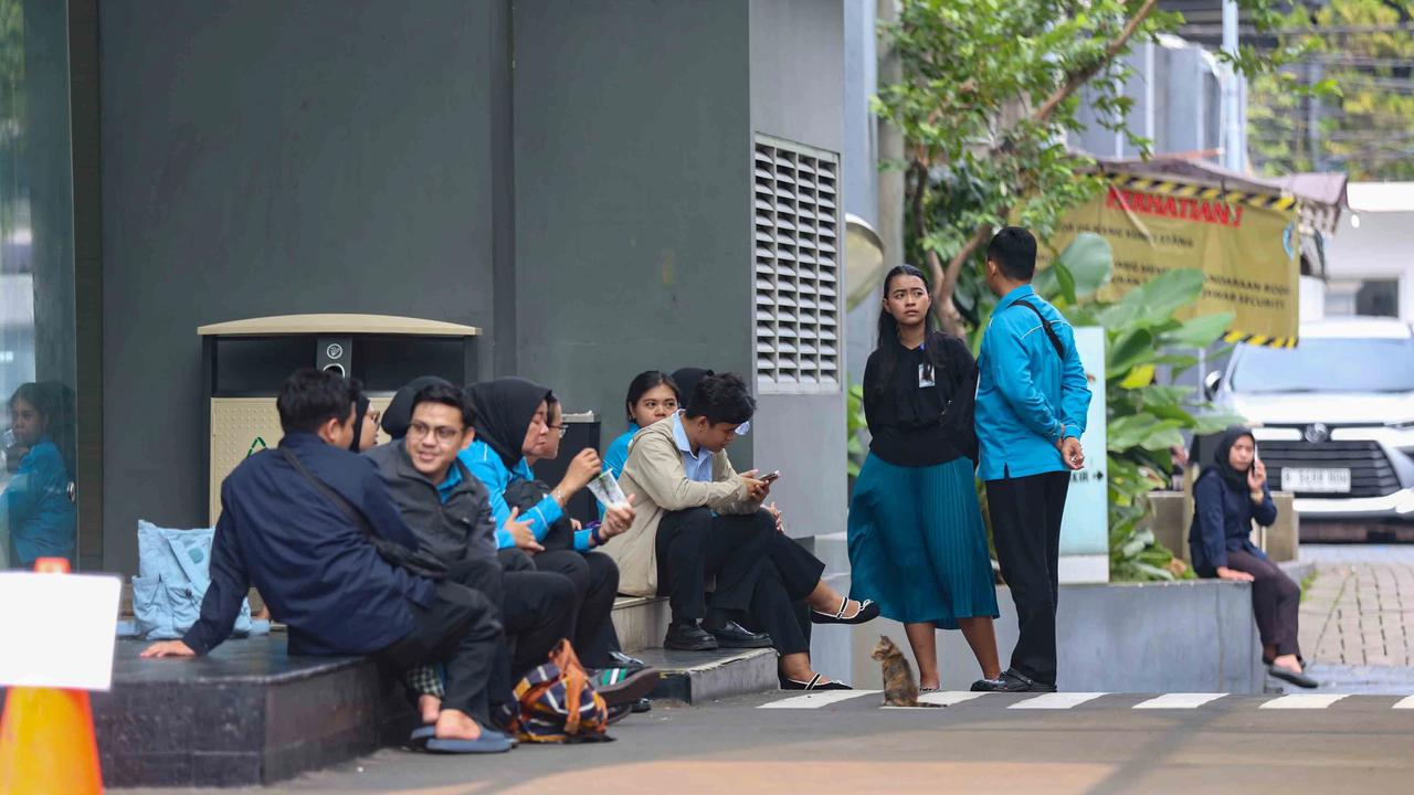 FOTO: Kejagung Geledah Kantor BGN Aktivitas Pegawai Terganggu