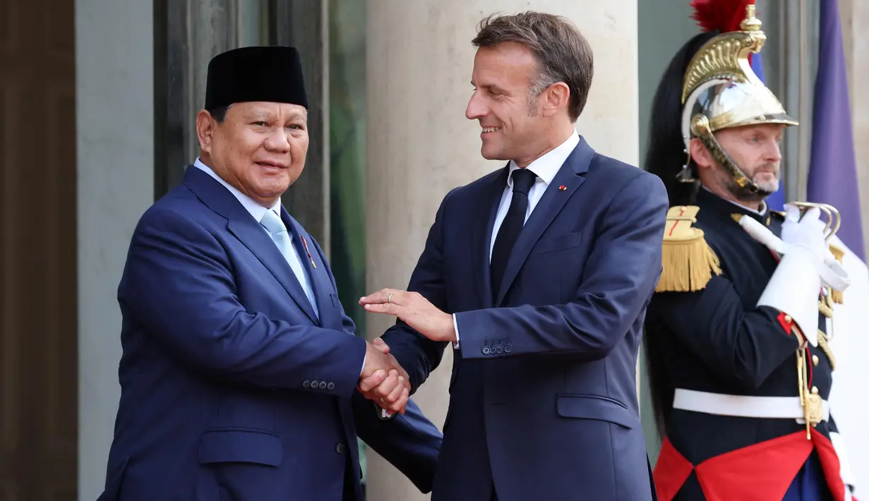 Kehadiran Prabowo Subianto mengikuti jejak para pemimpin dunia yang pernah menjadi tamu kehormatan di Bastille Day. Mulai dari Presiden Nelson Mandela (1996), Presiden Luiz Inacio Lula da Silva (2005), dan Presiden Donald Trump (2017). Kemudian, Perdana Menteri Lee Hsien Loong (2018) hingga Narendra Modi (2023). (Ludovic MARIN/AFP)