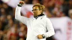 Pelatih Liverpool Jurgen Klopp merayakan usai pertandingan melawan Villarreal di leg kedua liga Europa di Stadion Anfield, Inggris (6/5). Liverpool menang atas Villarreal dengan skor 3-0.(Reuters / Lee Smith)