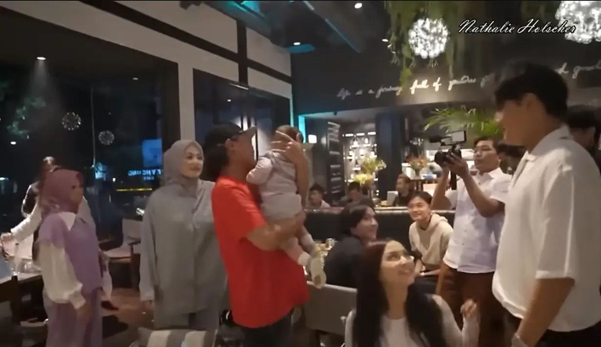 [Youtube/NATHALIE HOLCHER]