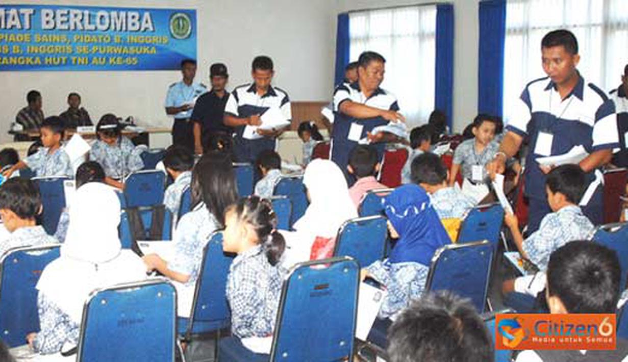 Citizen6, Subang: Lanud Suryadarma, menggelar lomba Olimpiade Sains dan Bahasa Inggris tingkat SD dan SMP se-Purwasuka (Kabupaten Purwakarta, Subang dan Karawang), di Aula Serbaguna Lanud Suryadarma, Rabu (13/4). (Pengirim: Dodo)