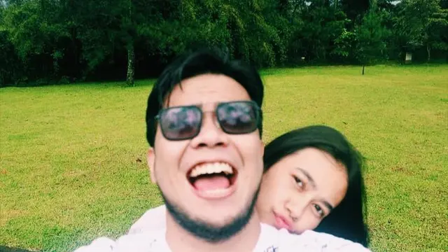 Romantis, Ini 6 Potret Kebersamaan Reza SMASH Bareng Kekasih Baru