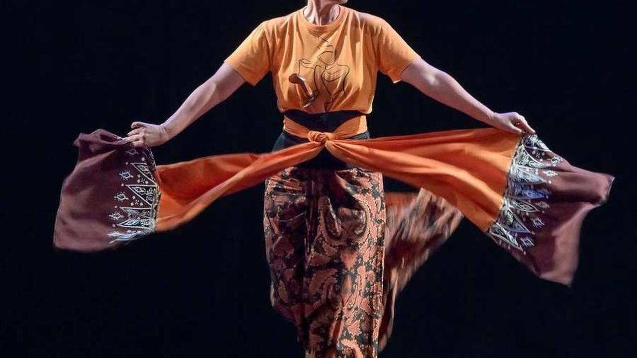 9  Potret Ulang Tahun Ira Wibowo Ke-57 yang Cantik Awet Muda, Dapat Surprise Saat Gladi Redik Menari di Panggung