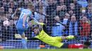 Dari 10 shot on target yang dilancarkan Manc City, de Gea berhasil melakukan 6 penyelamatan. (AP Photo/Jon Super)