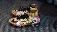 Sepatu milik pemain Crystal Palace Bakary Sako yang bergambar anime Dragon Ball. (dok Soccerbible)