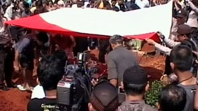 Air Mata Duka di Pemakaman Polisi Korban Penembakan