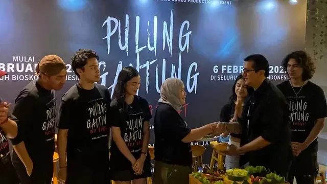 Syukuran film Pulung Gantung di kawasan Manggarai Jakarta Selatan, baru-baru ini.