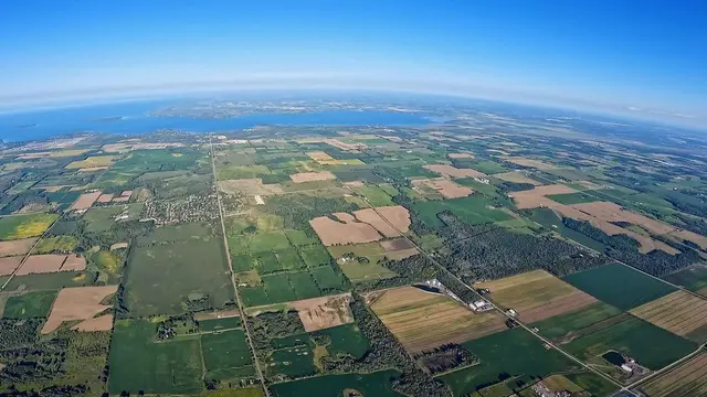 Coba Banyak Olahraga Ekstrem, Ini 7 Momen Natasha Wilona Sky Diving di Kanada