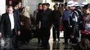 Ketua Mahkamah Konstitusi (MK) Arief Hidayat berjalan menuju ruang konferensi pers di Gedung MK, Jakarta, Kamis (26/1). MK memberikan keterangan OTT KPK yang diduga melibatkan hakim konstitusi Patrialis Akbar. (Liputan6.com/Faizal Fanani)