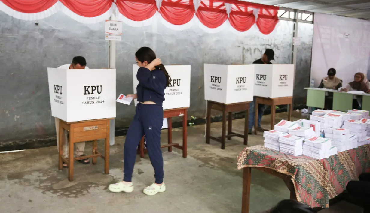 Pada kesempatan ini, Nagita juga terlihat begitu sederhana dengan ramput yang diikat. [Foto: Bayu Herdi]