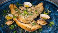Easy baked flounder recipe. (Photo: KamranAydinov/Magnific)