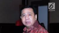 Terdakwa korupsi proyek e-KTP, Setya Novanto disela-sela sidang pembacaan nota pembelaan di Pengadilan Tipikor, Jakarta, Jumat (13/4). Sebelumnya, Setya Novanto dituntut 16 tahun penjara dan denda satu milyar rupiah. (Liputan6.com/Helmi Fithriansyah)