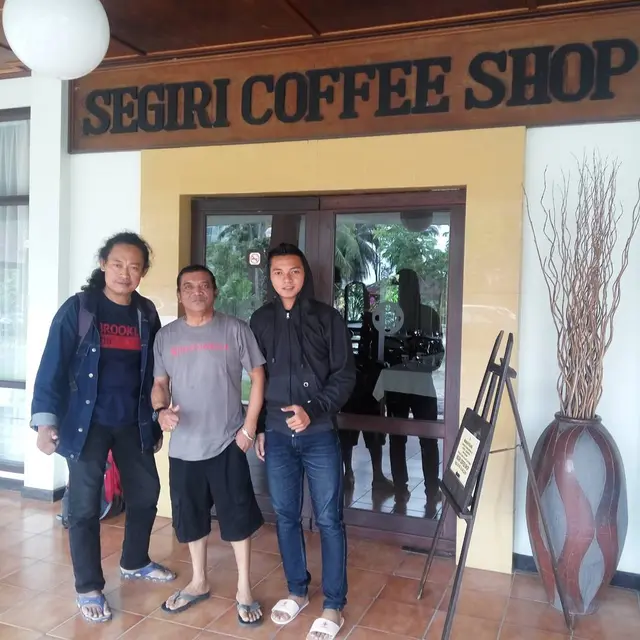 Setia Menemani, Ini 6 Potret Kebersamaan Dory Harsa dengan Didi Kempot