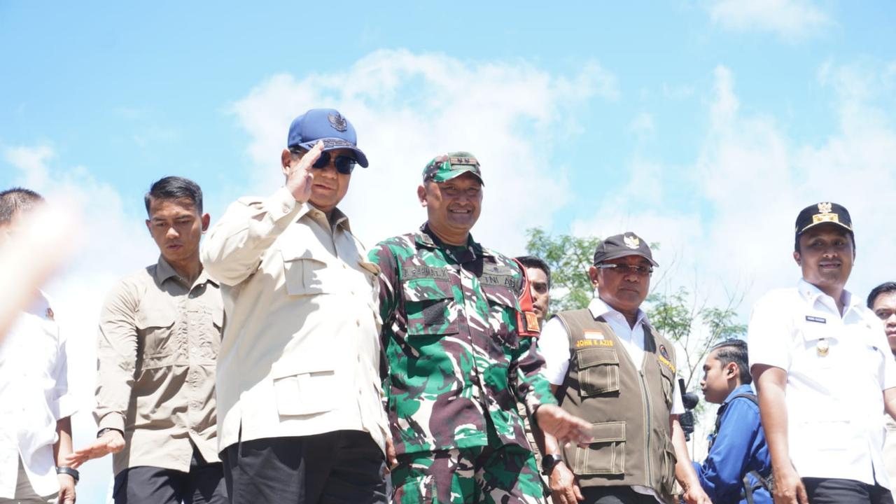 Momen Kasad Dampingi Presiden Prabowo Pastikan Akses Warga Pascagalodo di Sumatra Barat Pulih