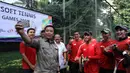 Kemenpora, Imam Nahrawi, foto bersama saat memantau latihan Pelatnas tenis di GBK, Jakarta, Selasa (20/3/2018). Menpora mengunjungi beberapa Pelatnas untuk memastikan persiapan atlet jelang Asian Games 2018. (Bola.com/Asprilla Dwi Adha)