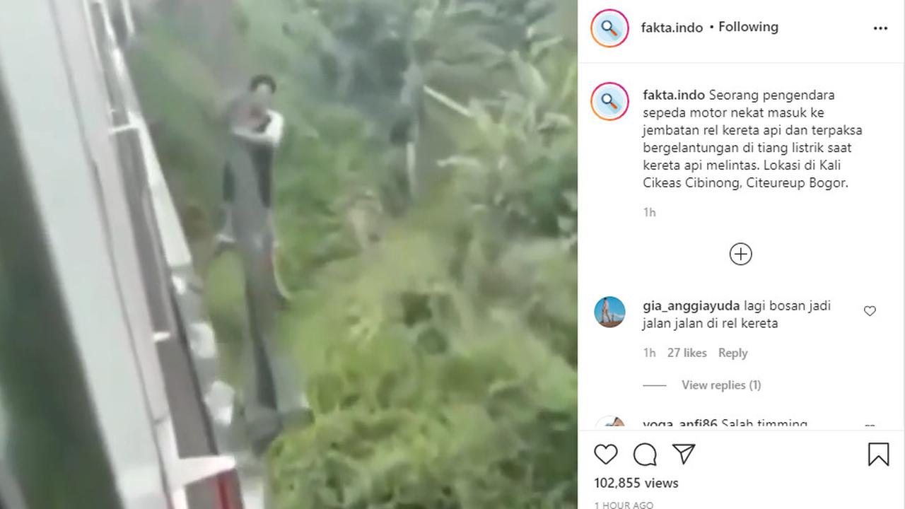 Dalam video tersebut terlihat seorang pria harus bergelantungan di sebuah tiang untuk menghindari kereta yang melintas.