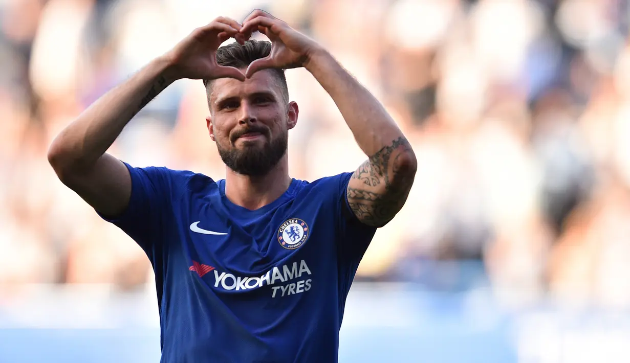 Striker Chelsea, Olivier Giroud berselebrasi usai mencetak gol ke gawang Liverpool pada pertandingan lanjutan Liga Inggris di Stamford Bridge di London (6/5). Chelsea menang tipis atas Liverpool 1-0 berkat gol Giroud. (AFP Photo/Glyn Kirk)