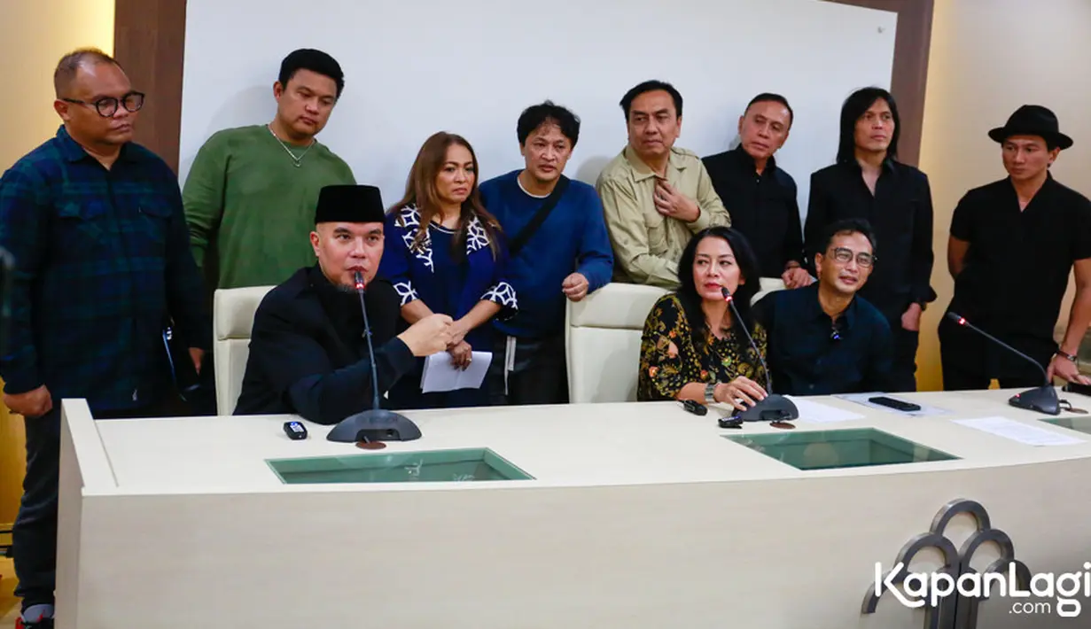 Dalam kesempatan tersebut, Once menekankan bahwa dirinya sebagai penyanyi  tak berkewajiban membayar royalti. Once mengatakan yang berhak membayar royalti adalah yang mengundangnya atau EO. [Foto: KapanLagi.com/Muhammad Akrom Sukarya]