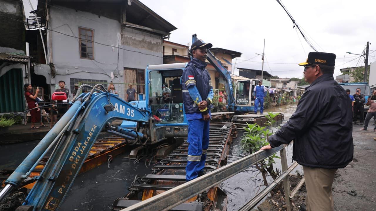 Gubernur Pramono Targetkan Normalisasi Kali Cakung Lama Tuntas 2027