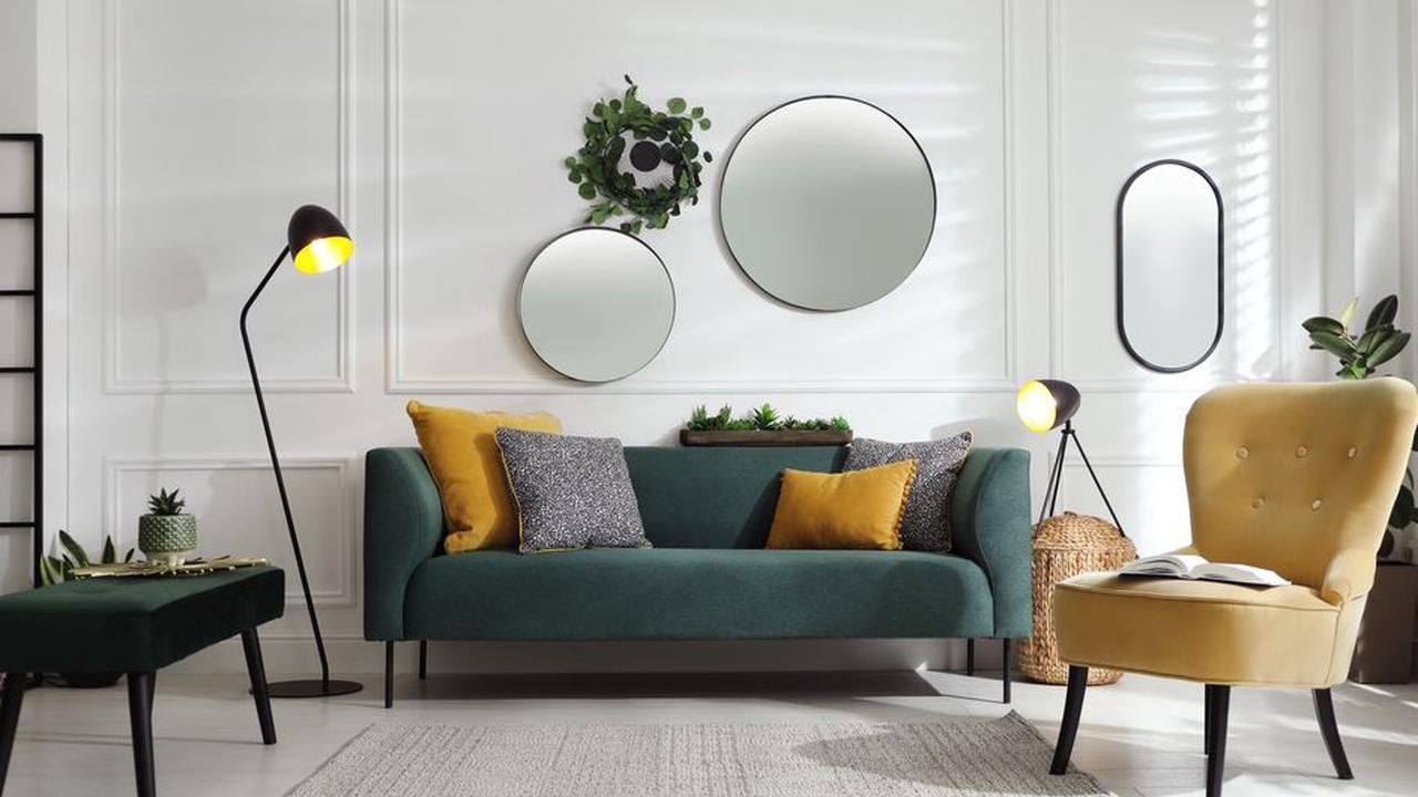 Belakang Sofa Ruang Keluarga