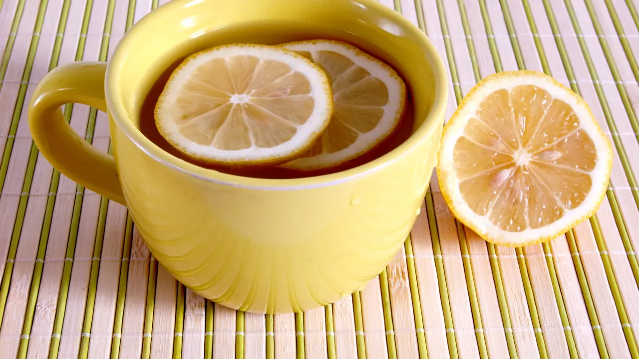 [Bintang] 5 Hal Ajaib yang Bisa Kamu Dapatkan dari Air Lemon Hangat