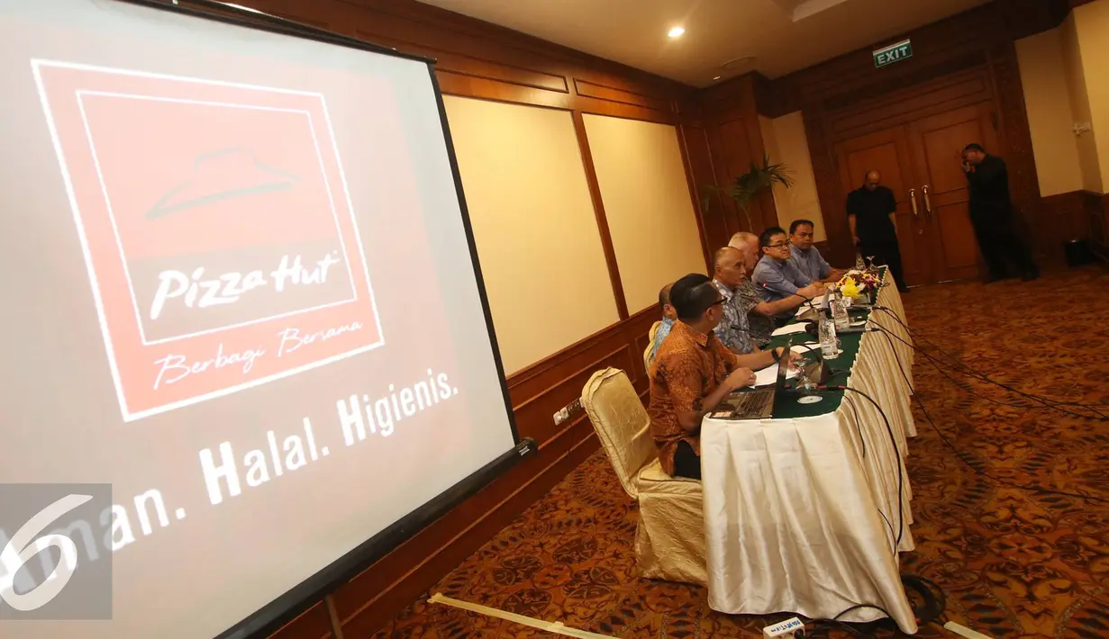 PT Sarimelati Kencana menyatakan bahwa isu penggunaan bahan makanan kadaluwarsa oleh Pizza Hut tidak akurat, meskipun isu tersebut baru beredar di media sosial, Jakarta, Minggu (4/9). (Liputan6.com/Immanuel Antonius)
