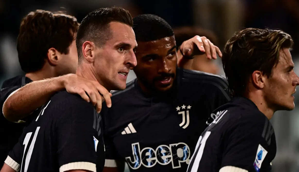Laga sempat terkunci tanpa gol pada babak pertama, kali ini gol semata wayang kemenangan Juventus dicetak oleh Arkadiusz Milik di menit ke-57. (MARCO BERTORELLO/AFP)